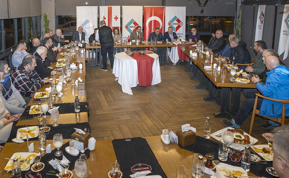 Derneğimiz &uuml;yeleri ve değerli dostlarıyla tanışma yemeğinde buluştu.