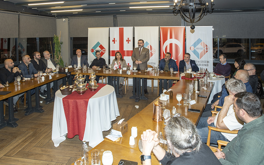 Derneğimiz &uuml;yeleri ve değerli dostlarıyla tanışma yemeğinde buluştu.